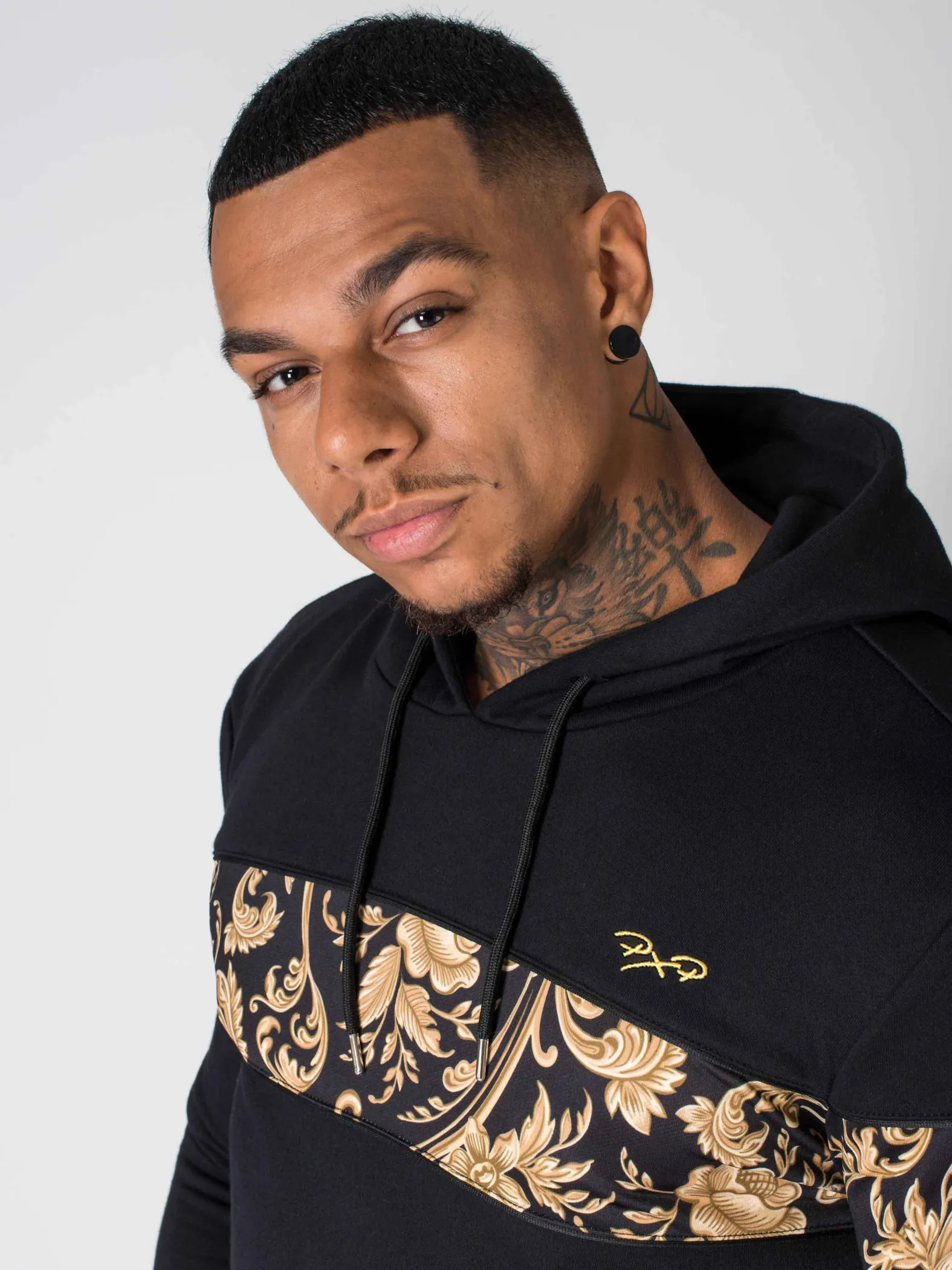 Sudadera con capucha y estampado barroco