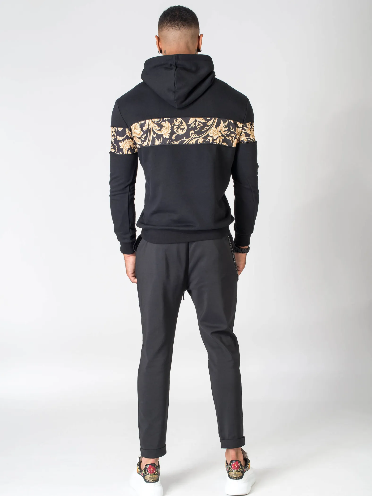 Sudadera con capucha y estampado barroco