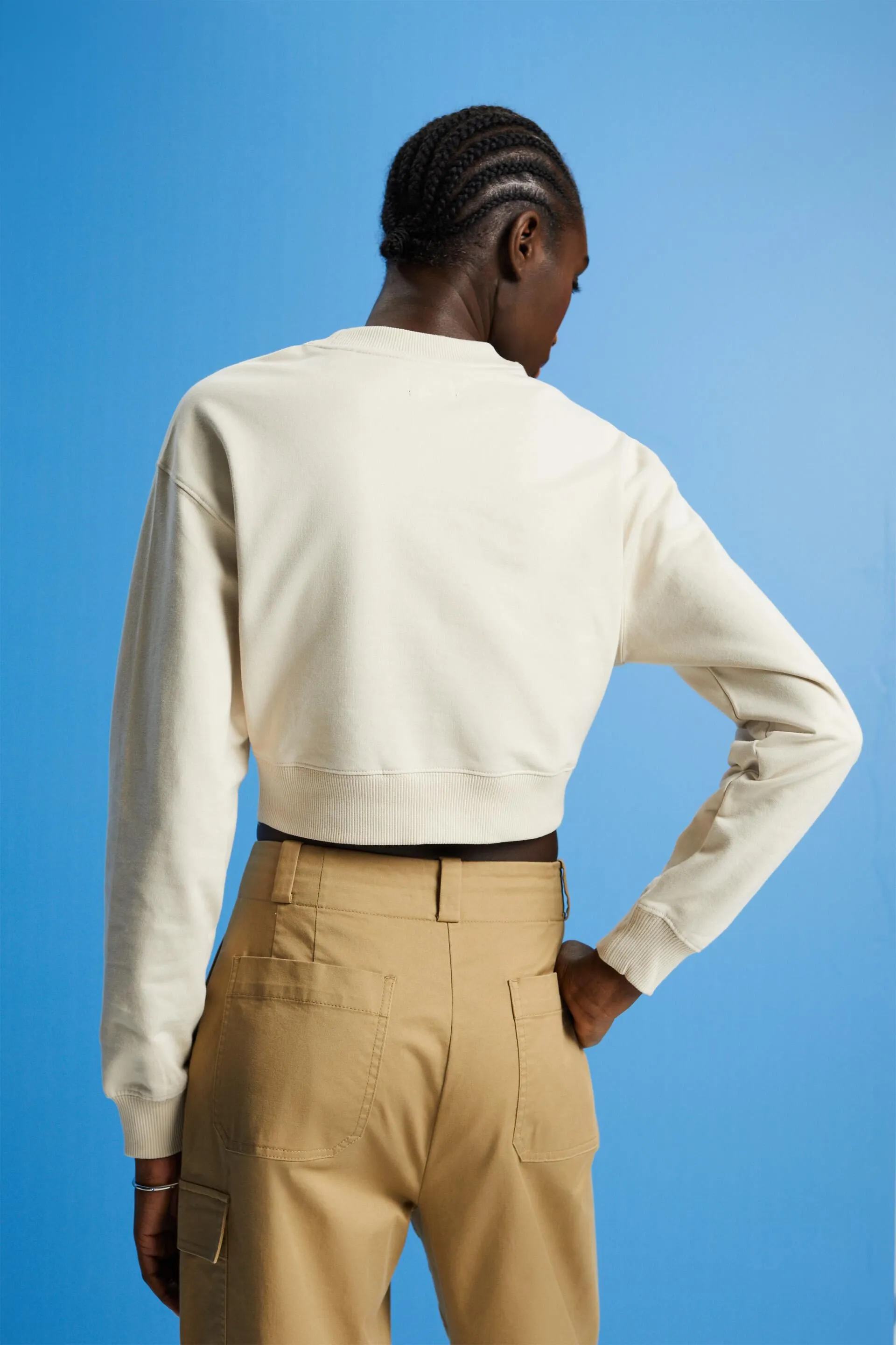 Sudadera corta con detalle de nudo