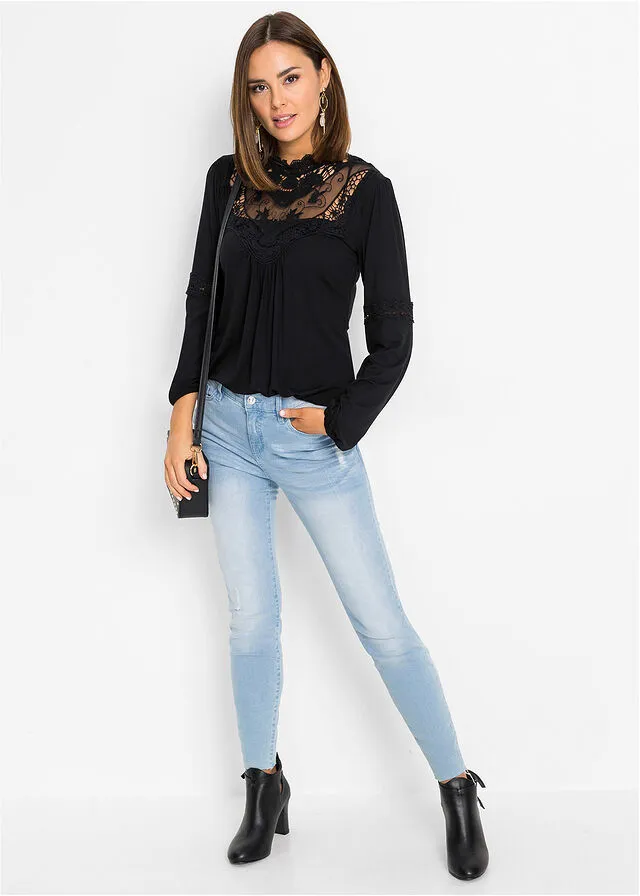 Top con detalle victoriano Negro