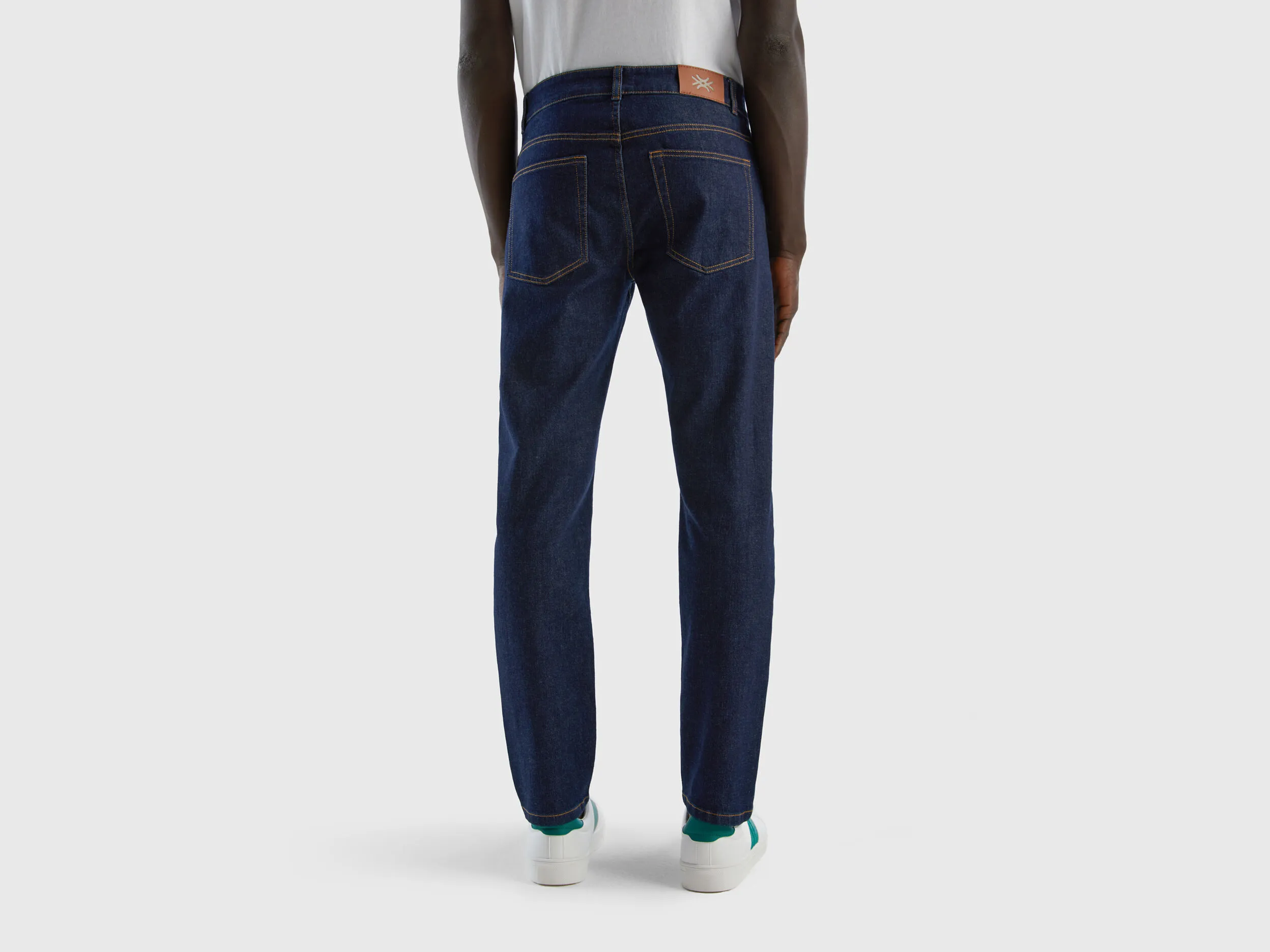 Vaqueros slim fit con cinco bolsillos