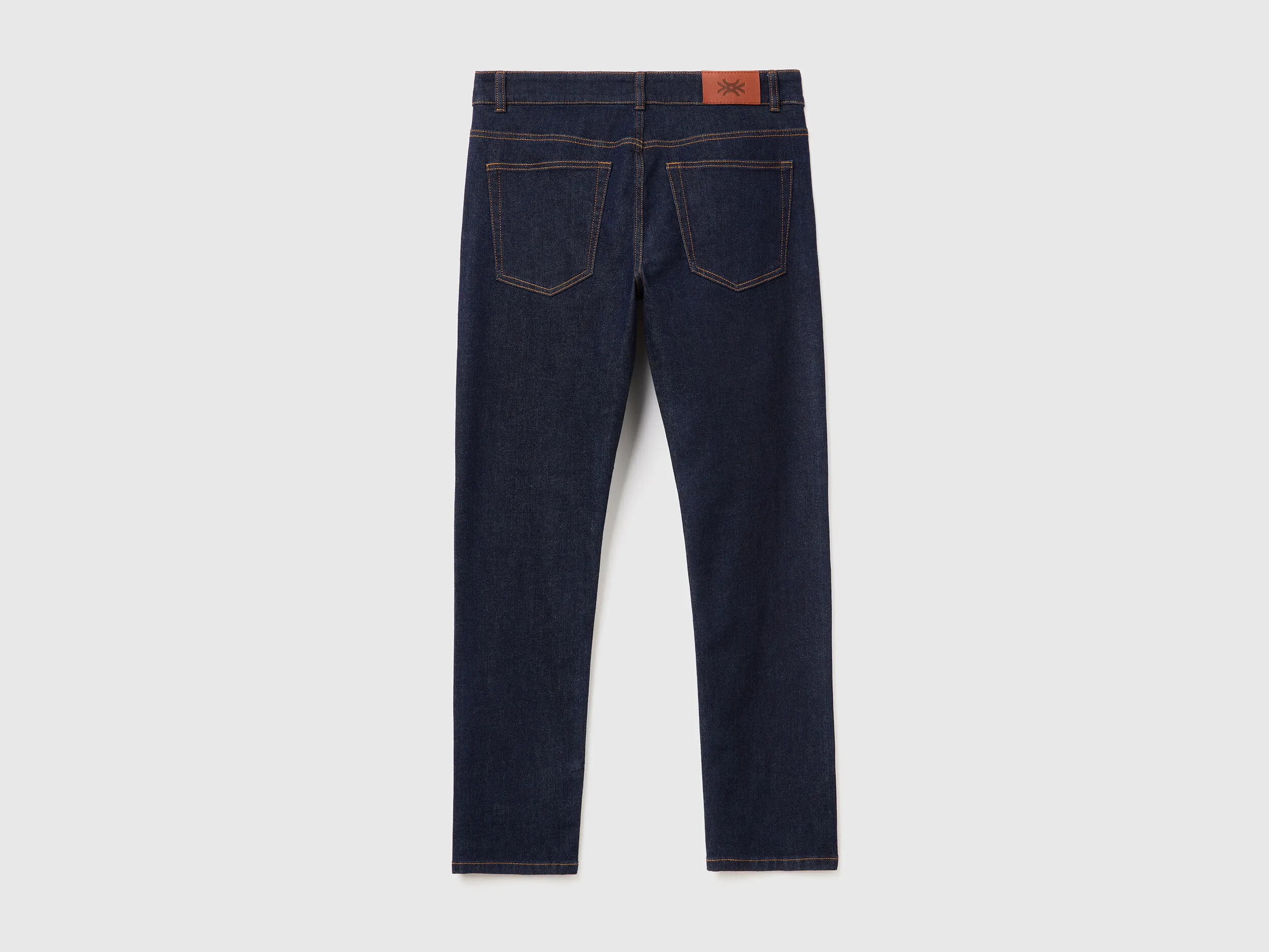 Vaqueros slim fit con cinco bolsillos