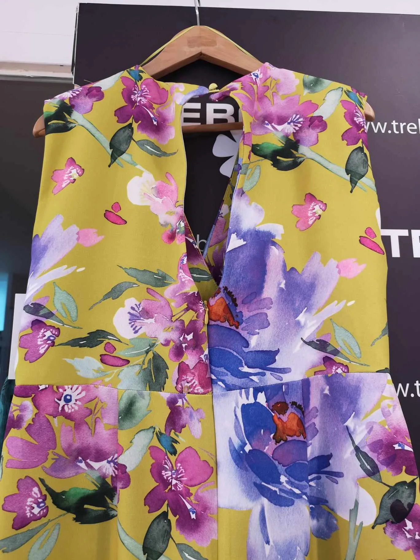 Vestido con hombreras