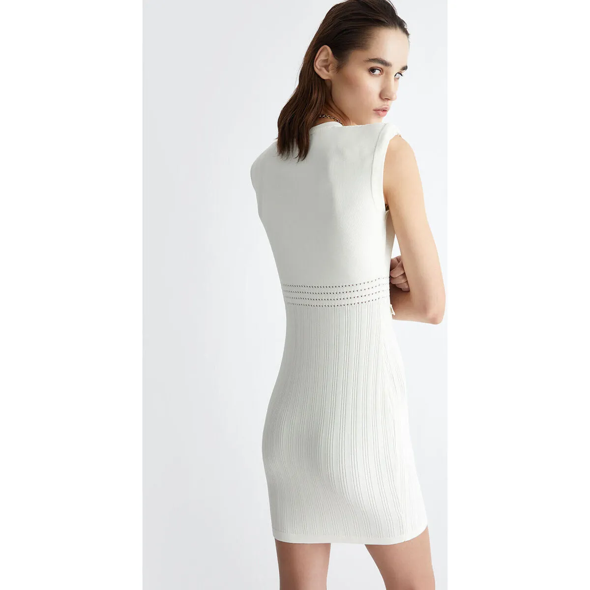 Vestido de punto con botones