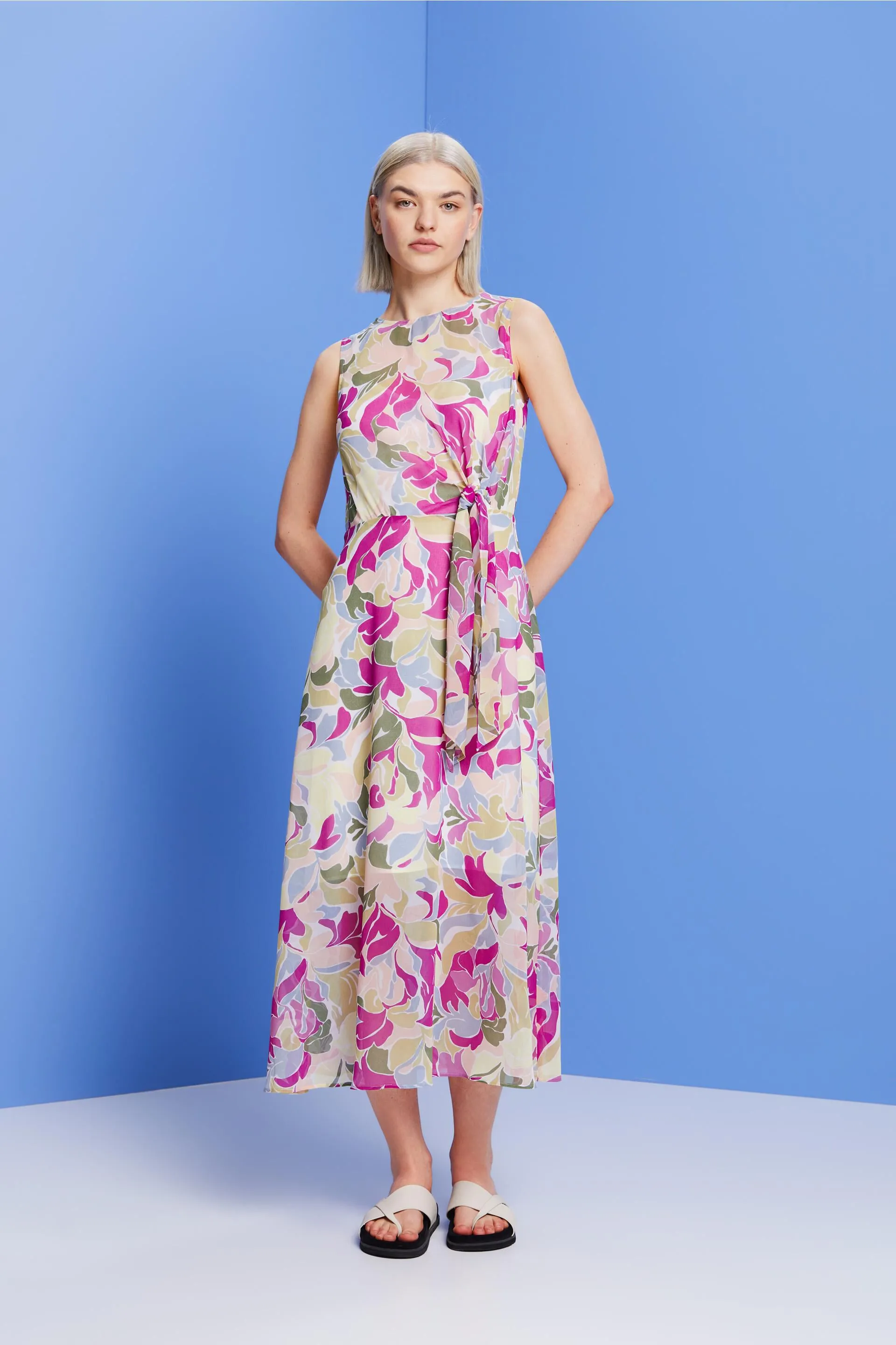 Vestido midi de gasa con detalle de nudo