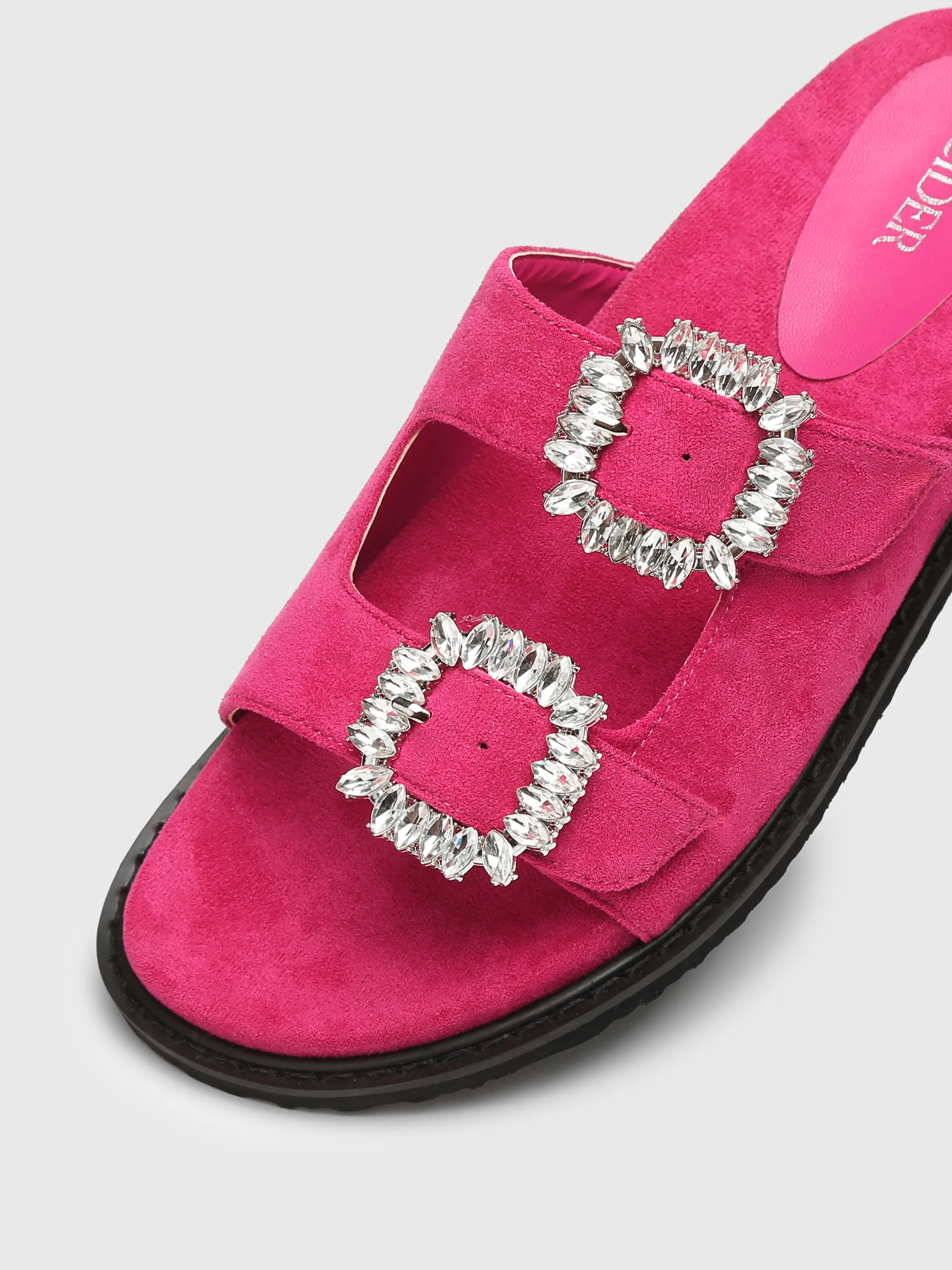 Zapatillas con doble tira decoradas con diamantes de imitación