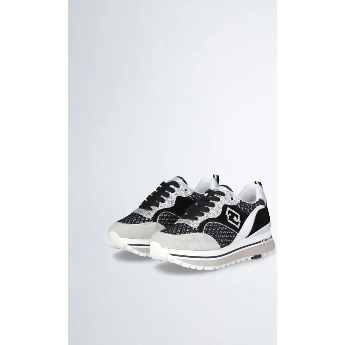 Zapatillas con plataforma y detalle calado