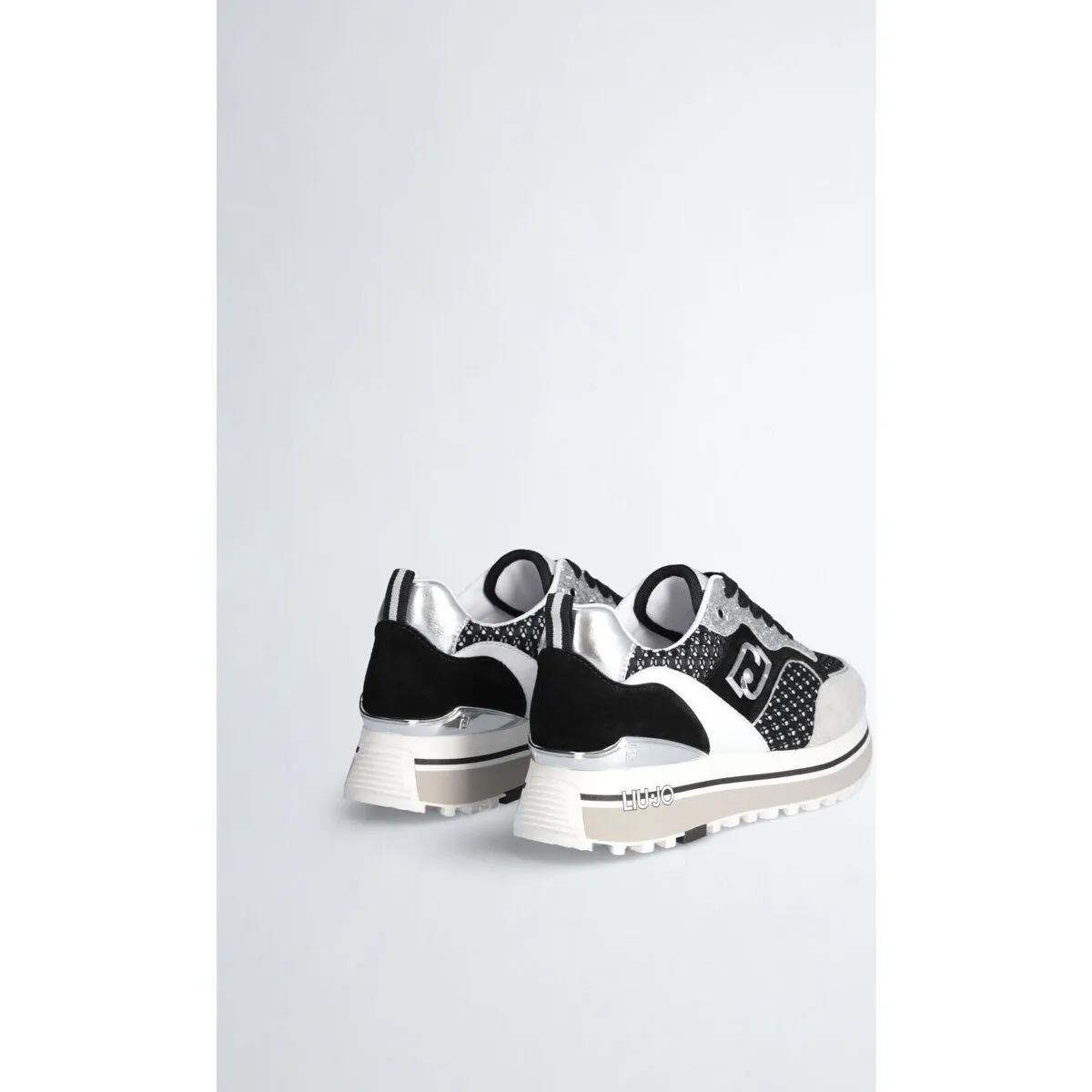 Zapatillas con plataforma y detalle calado