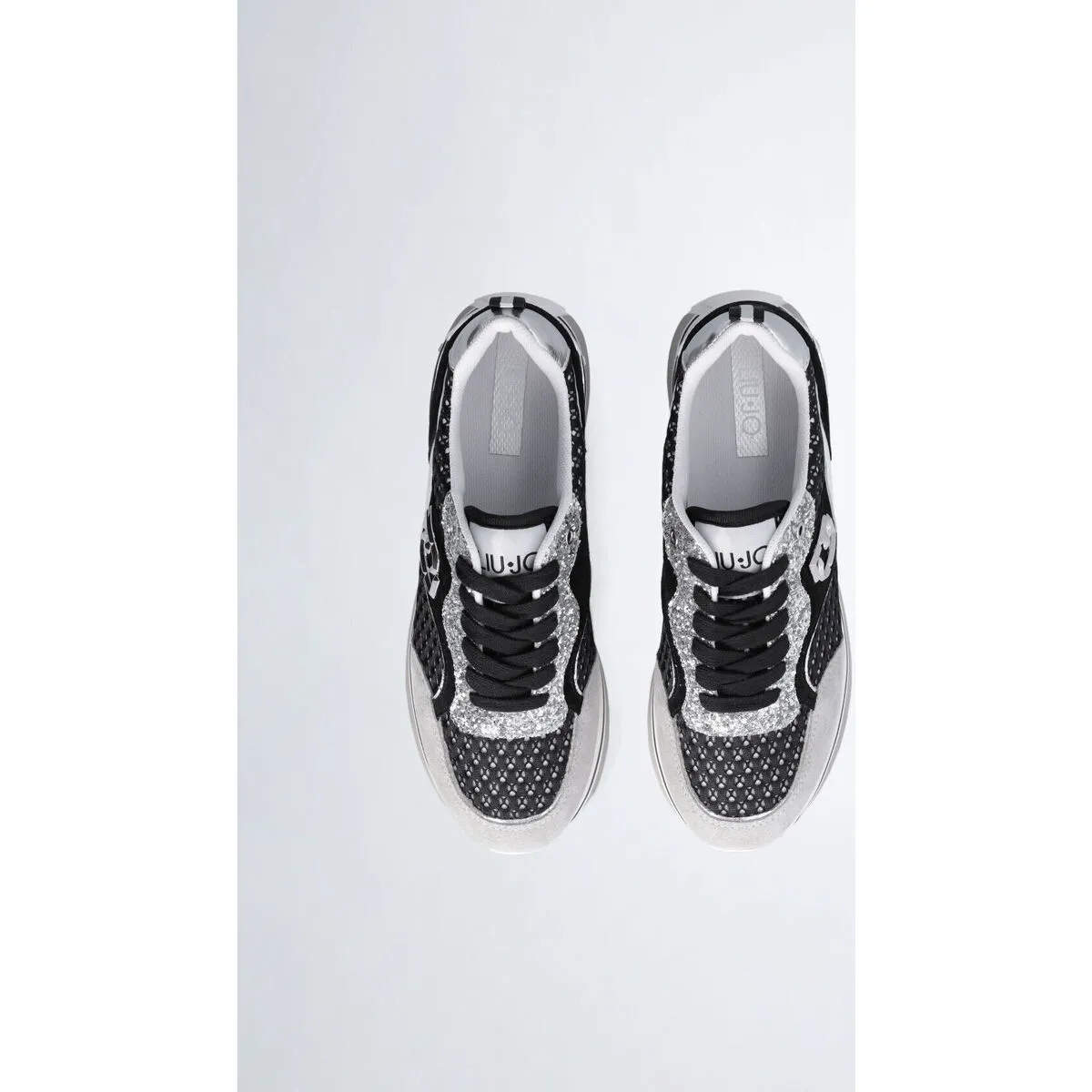 Zapatillas con plataforma y detalle calado