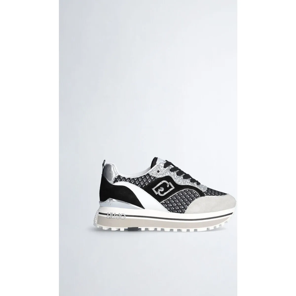 Zapatillas con plataforma y detalle calado