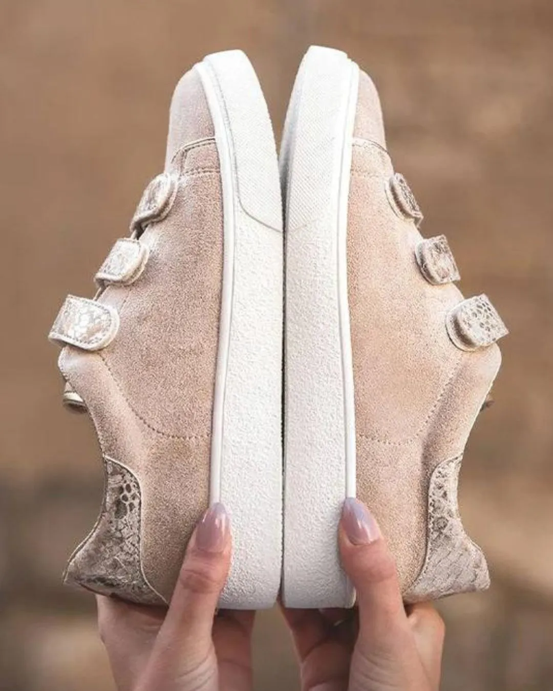 Zapatillas de mujer doradas y beige con cierre de velcro - CL37 BEIGE