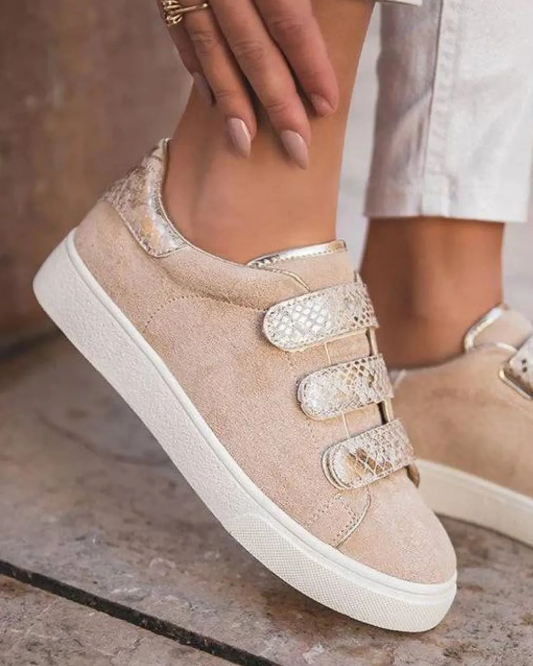 Zapatillas de mujer doradas y beige con cierre de velcro - CL37 BEIGE