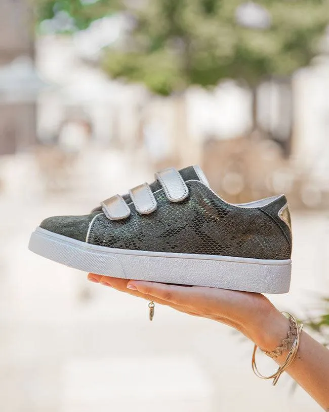 Zapatillas de mujer en color caqui con cierre de velcro - Maddy