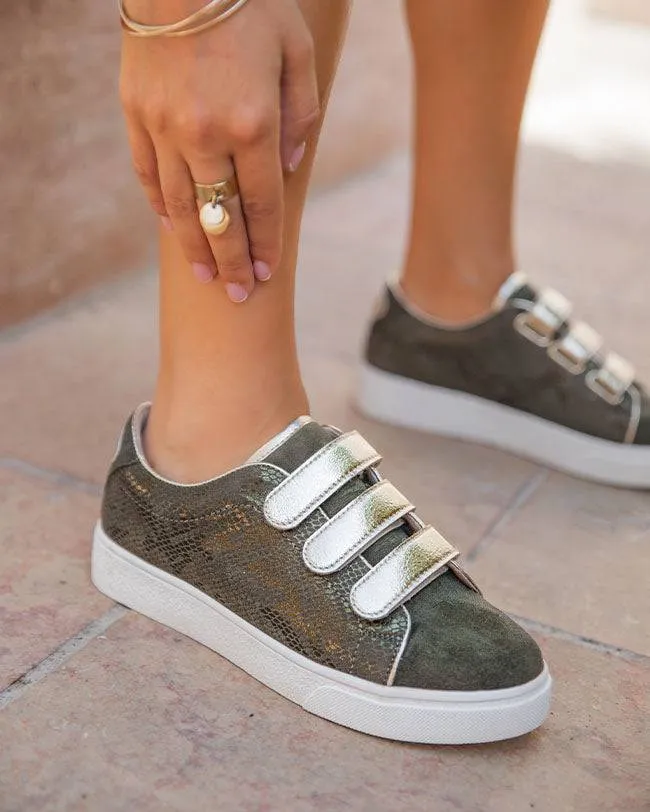 Zapatillas de mujer en color caqui con cierre de velcro - Maddy
