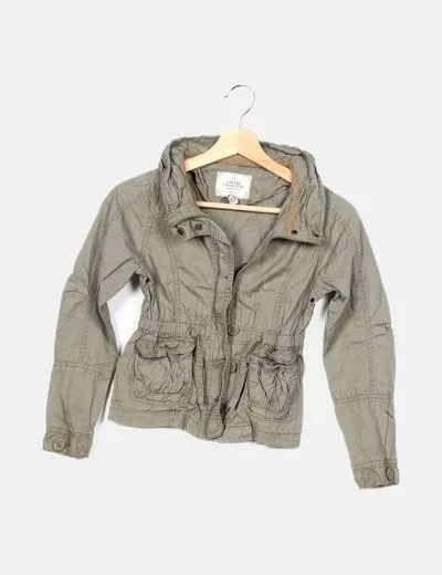 Zara Chaqueta verde detalle bolsillos