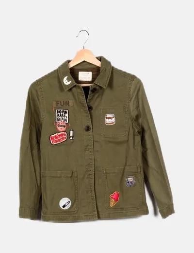 Zara Chaqueta verde detalle parches