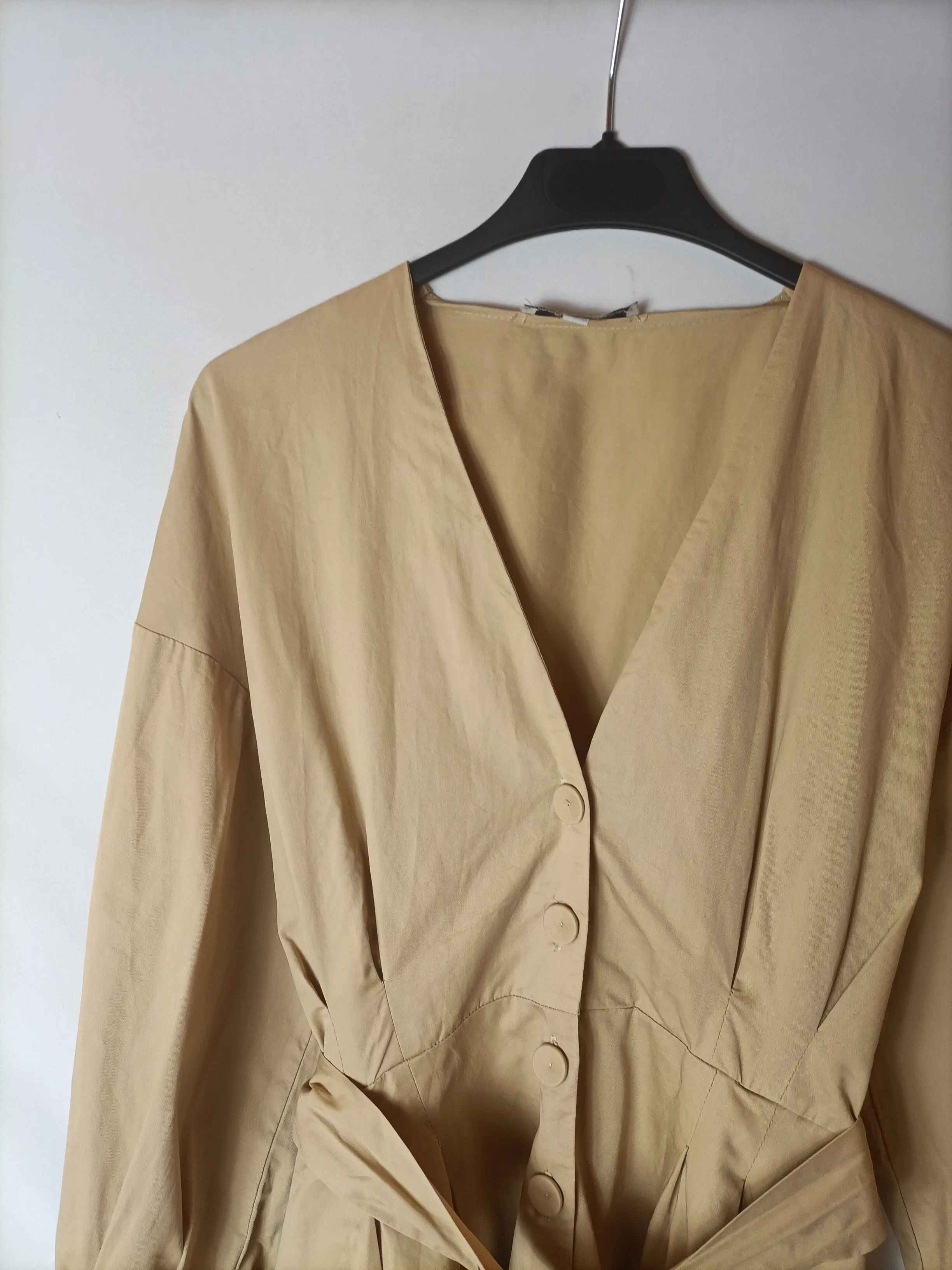ZHDH. Vestido beige botones T.s